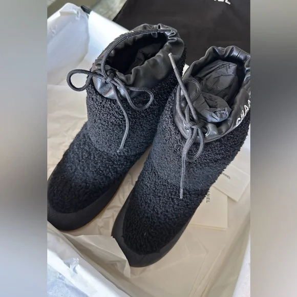 Chanel Black Winter Boots for Women - Picture 5 of 9